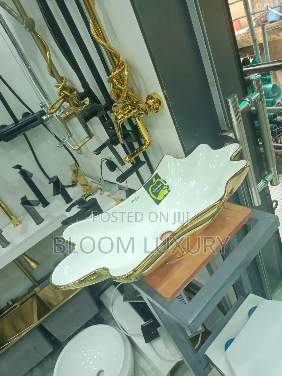 Quality Gold+White Countertop Basin