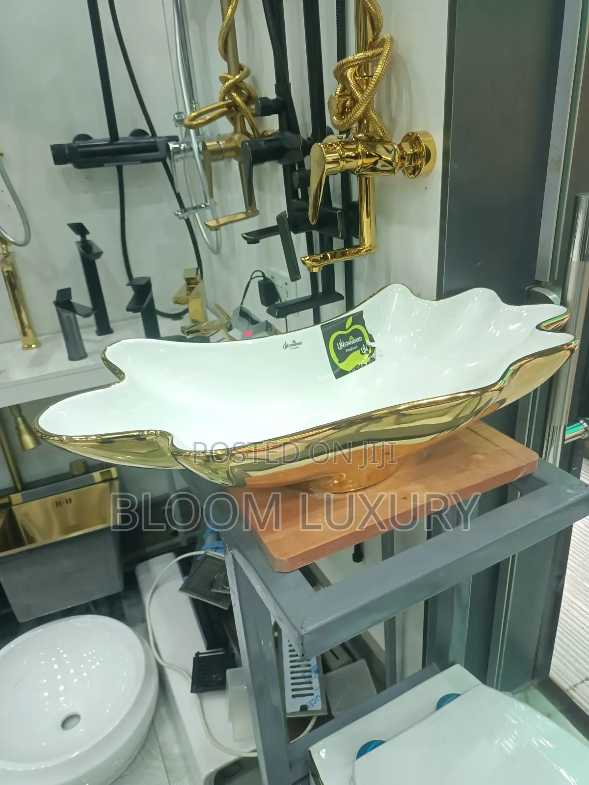Quality Gold+White Countertop Basin
