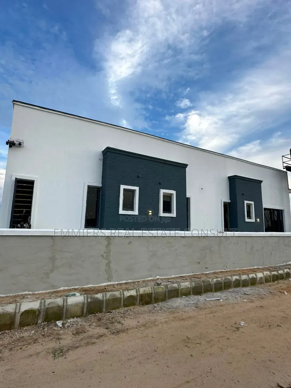 3bdrm Bungalow in Elerangbe for sale