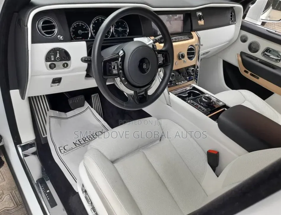 Rolls-Royce Cullinan Base 2019 White
