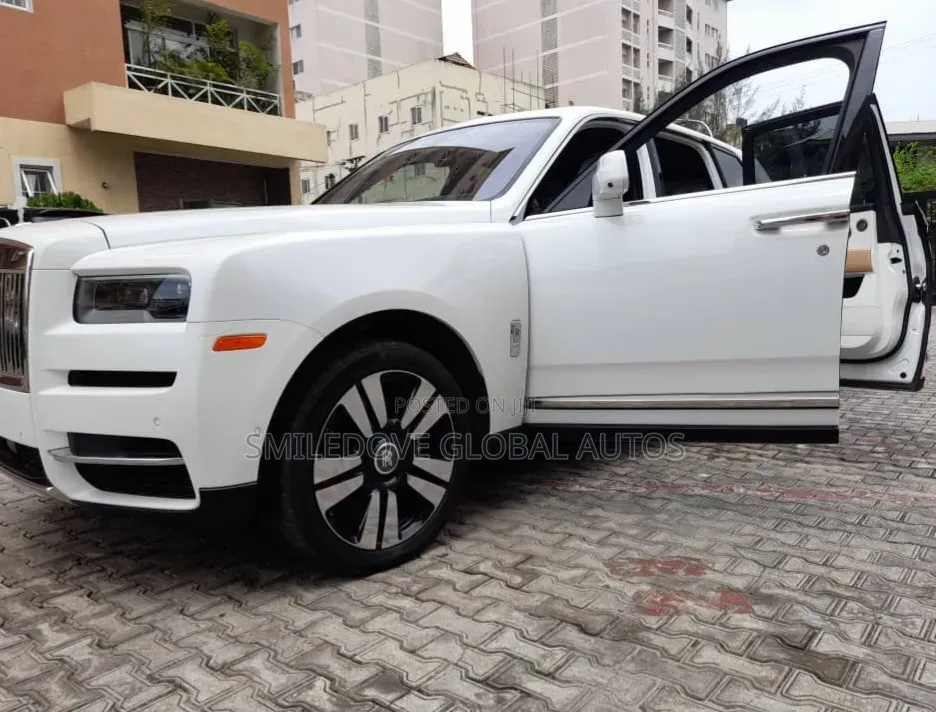 Rolls-Royce Cullinan Base 2019 White