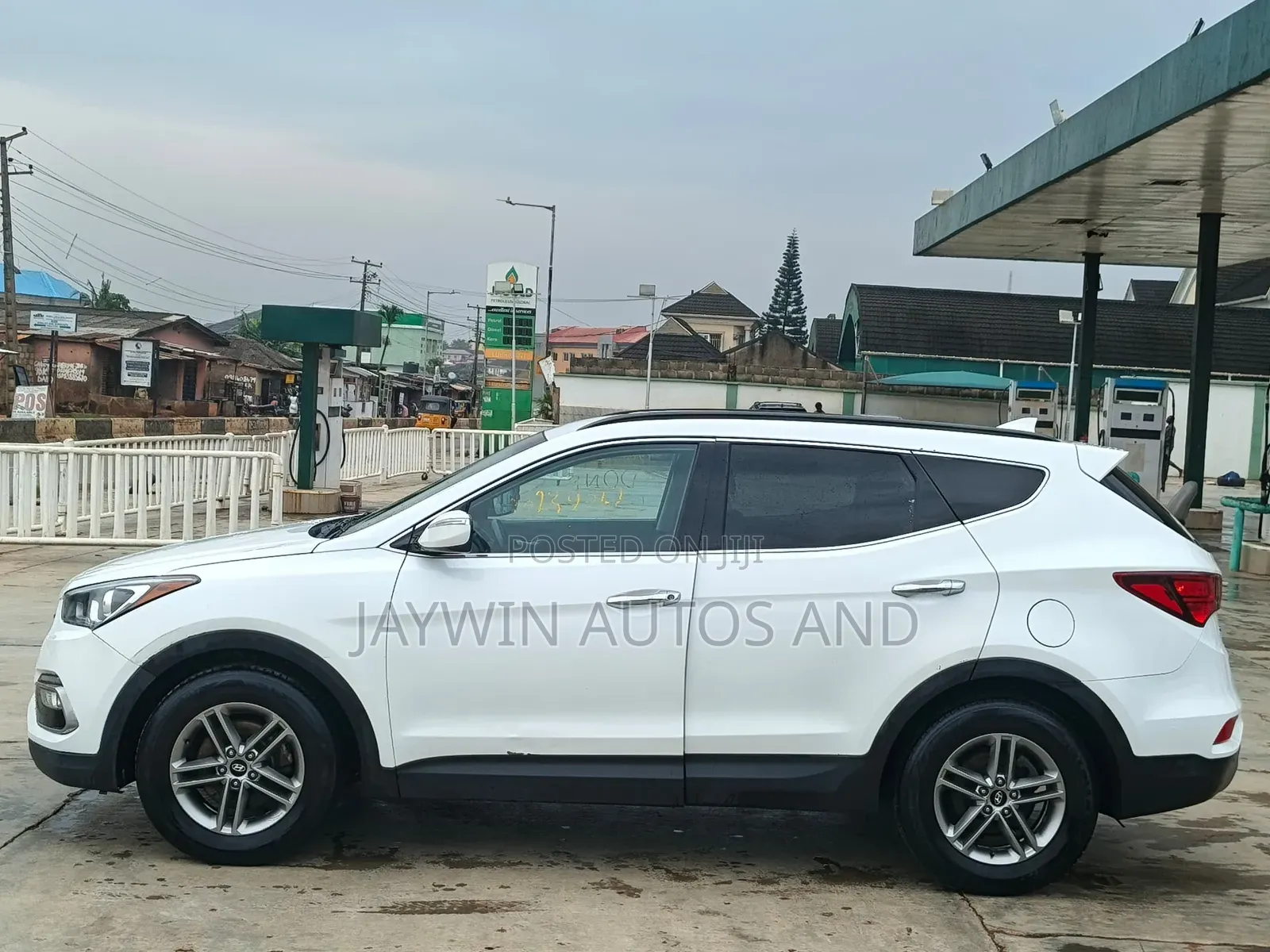 Hyundai Santa Fe 2017 White