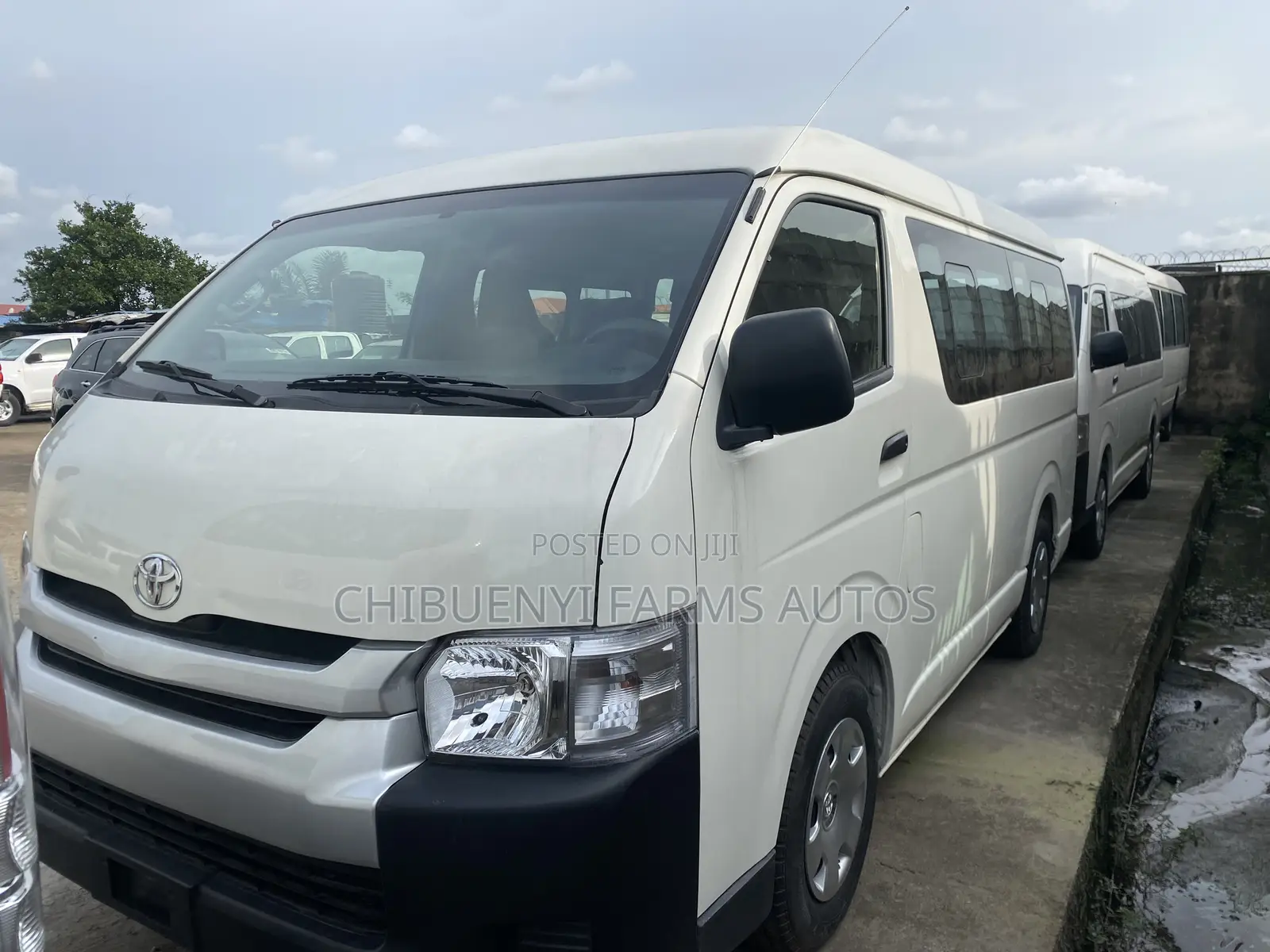 Toyota HiAce 2015 White