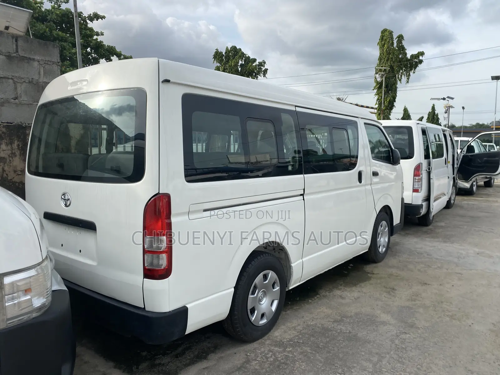 Toyota HiAce 2015 White
