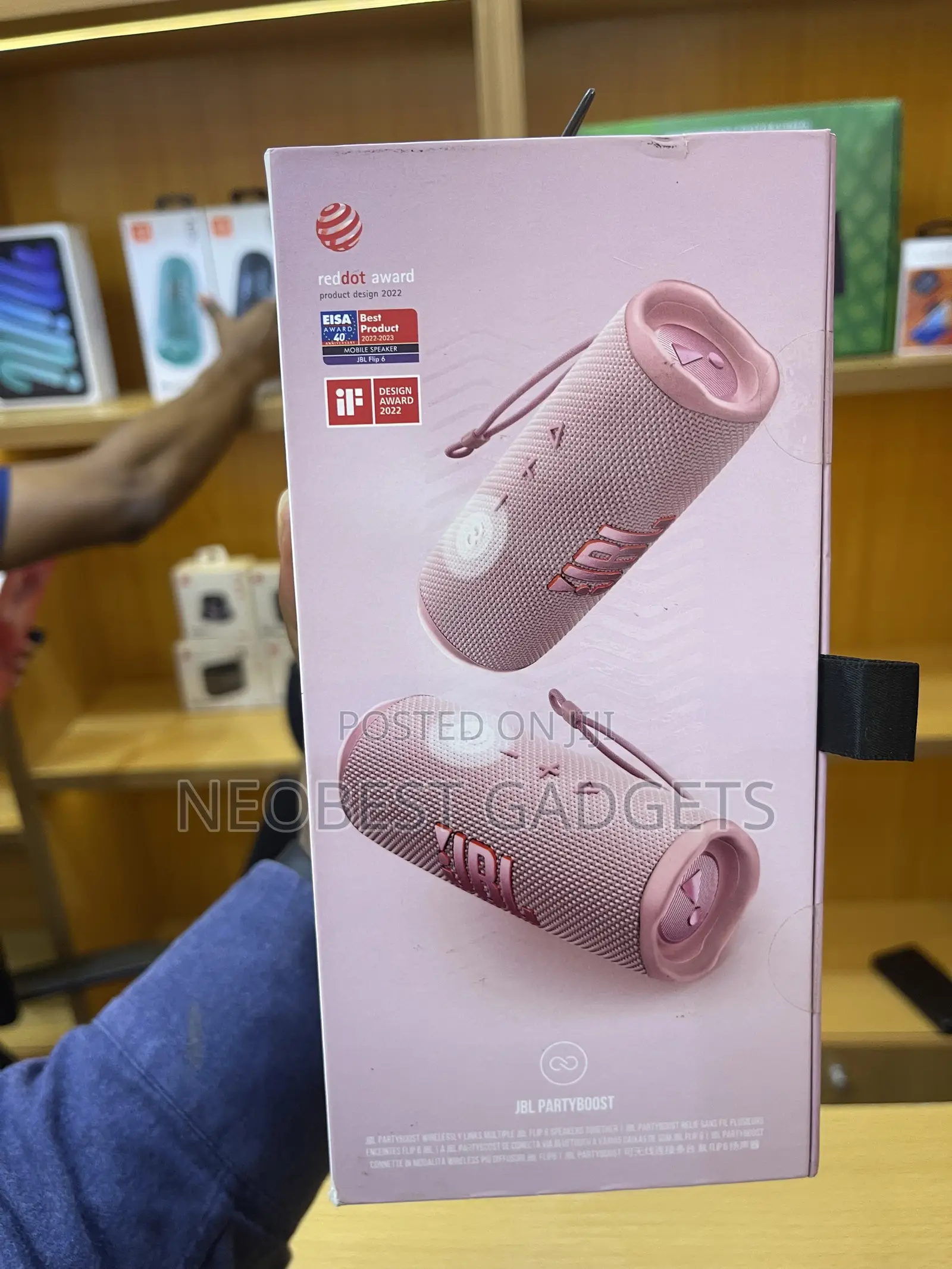 Pink JBL Flip 6