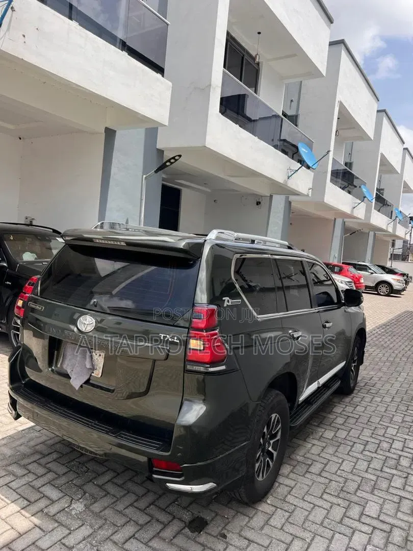 Toyota Land Cruiser Prado 2017 Black