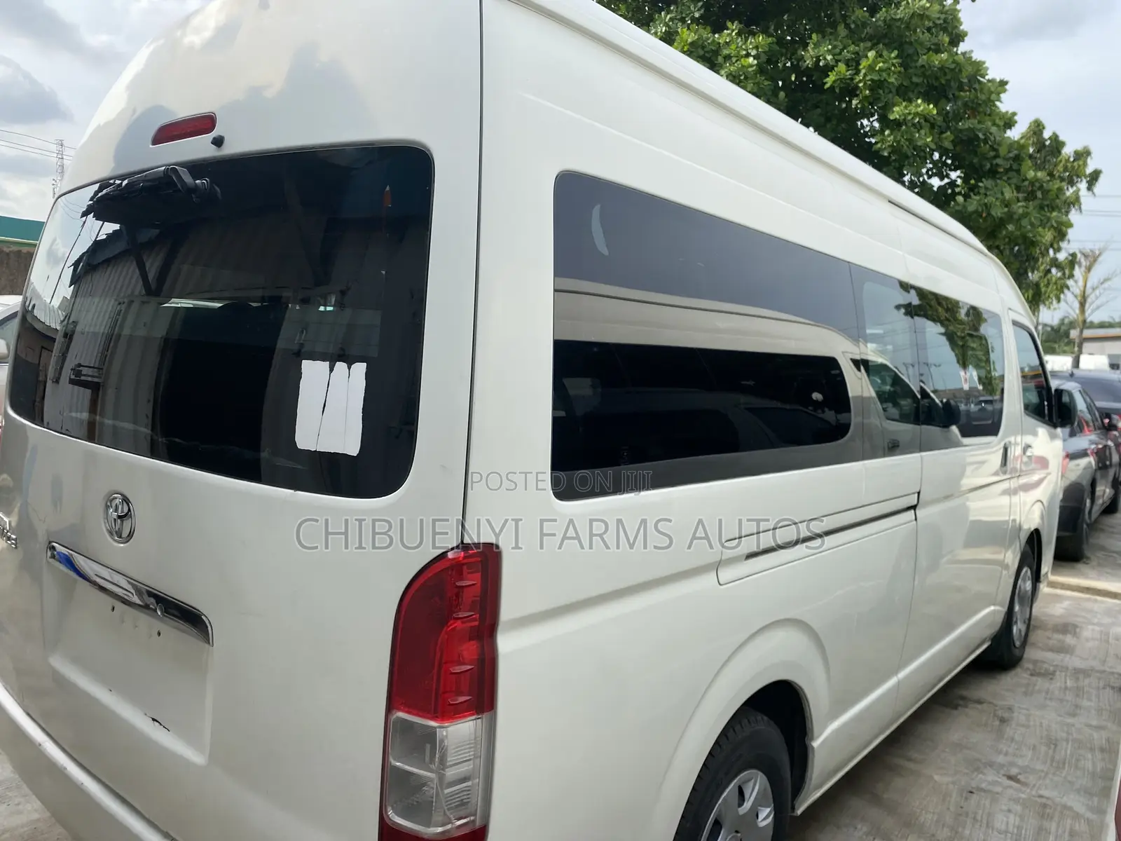 Toyota HiAce 2017 White
