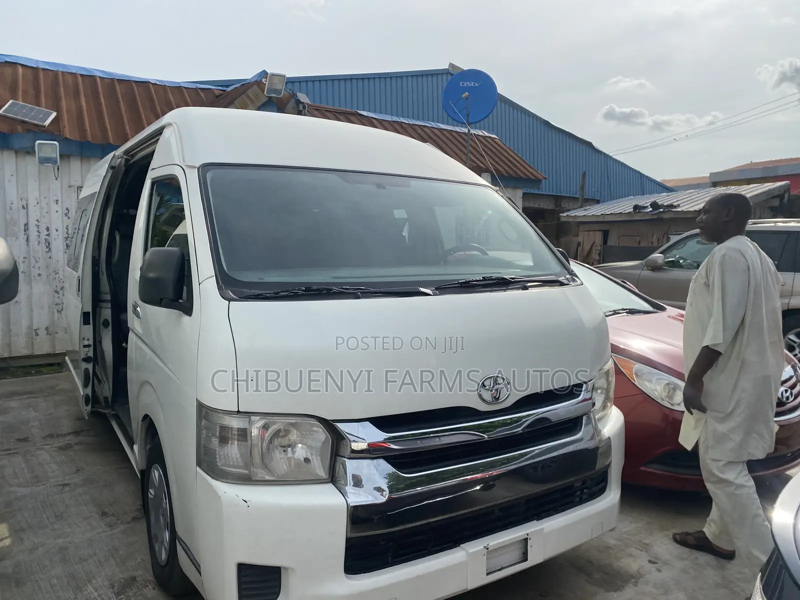 Toyota HiAce 2017 White