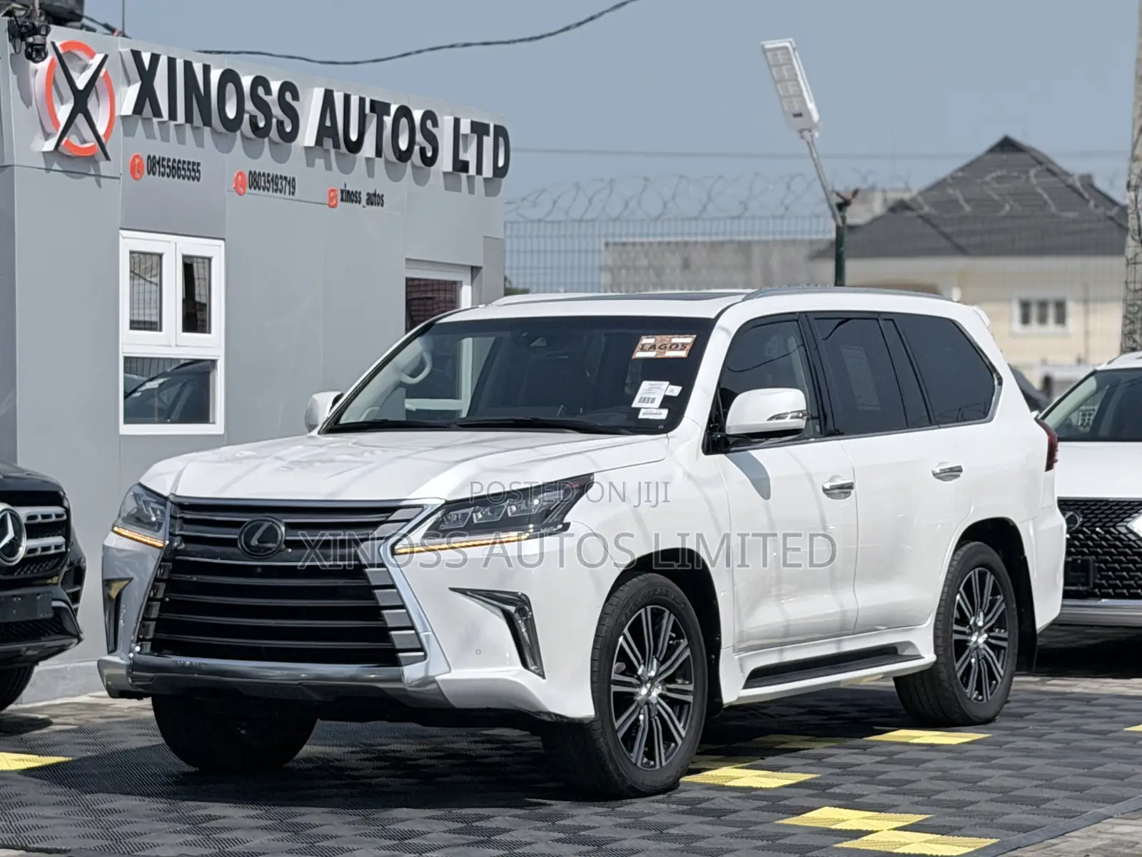Lexus LX 570 AWD 2018 White
