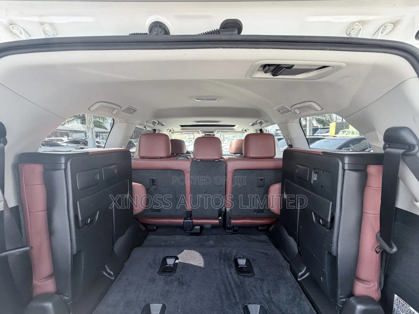 Lexus LX 570 AWD 2018 White