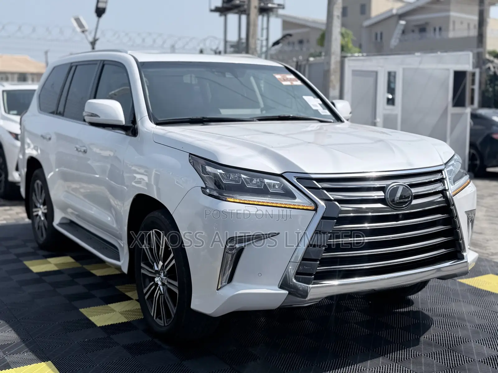 Lexus LX 570 AWD 2018 White