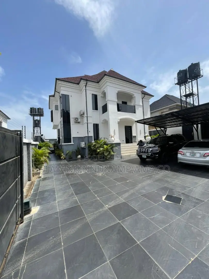 4bdrm Duplex in Lugbe District for sale