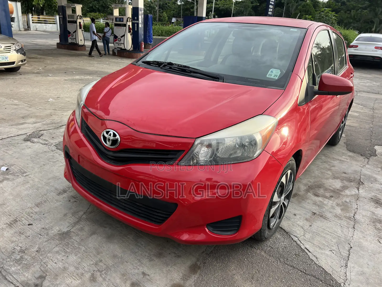 Toyota Yaris LE Hatchback 5dr 2013 Red