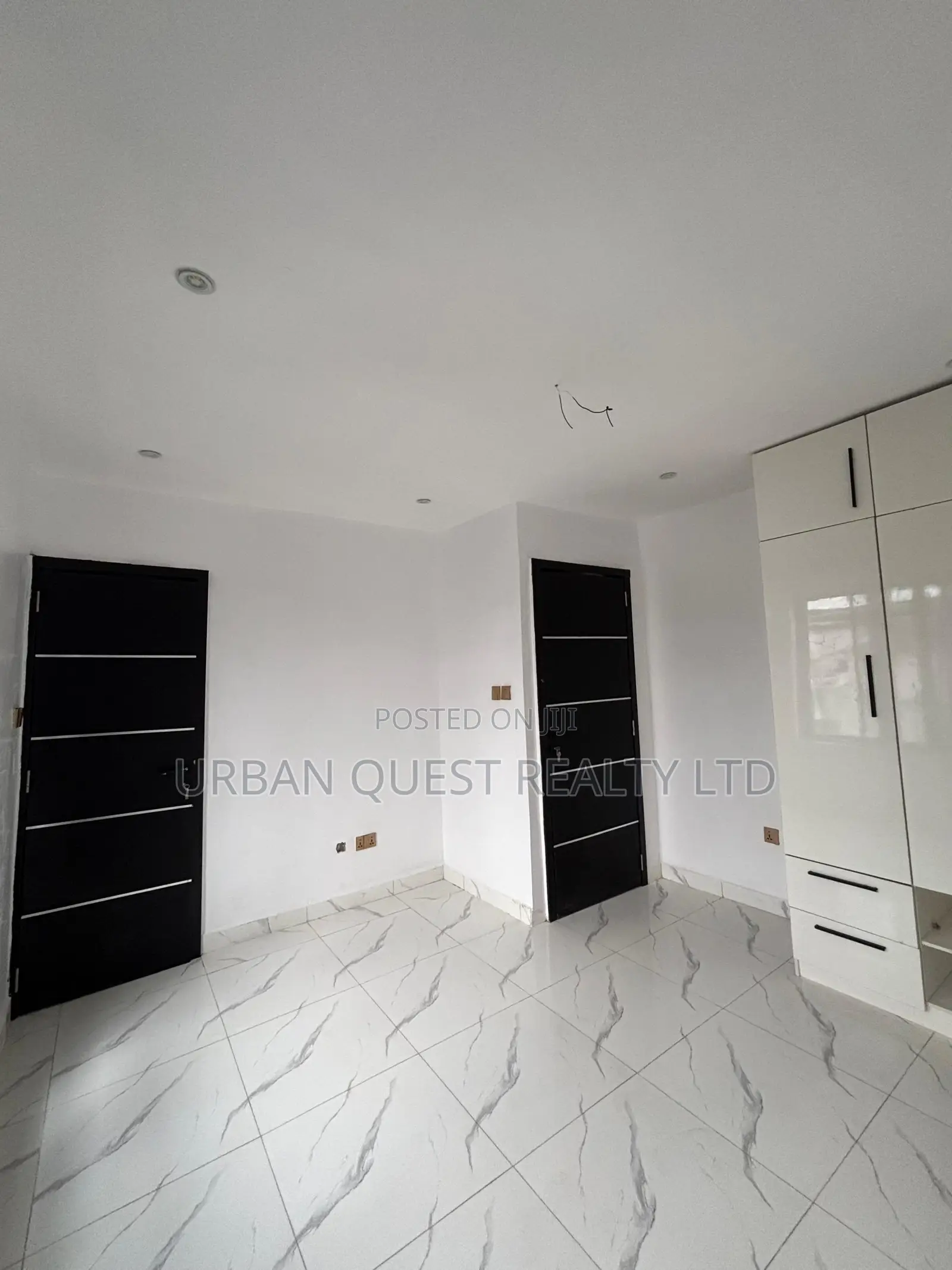 1bdrm Apartment in Lekki Phase 1 for sale