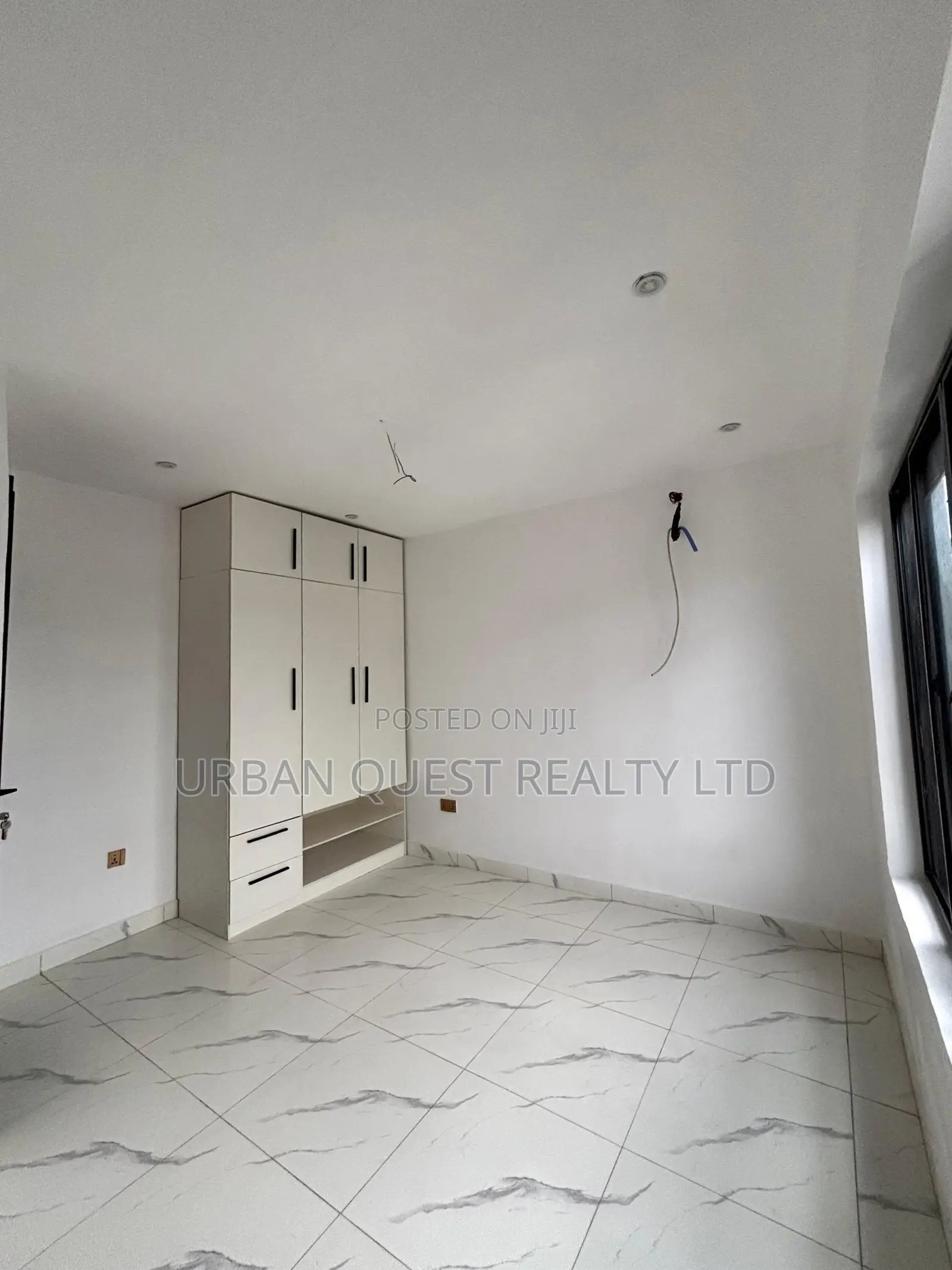 1bdrm Apartment in Lekki Phase 1 for sale