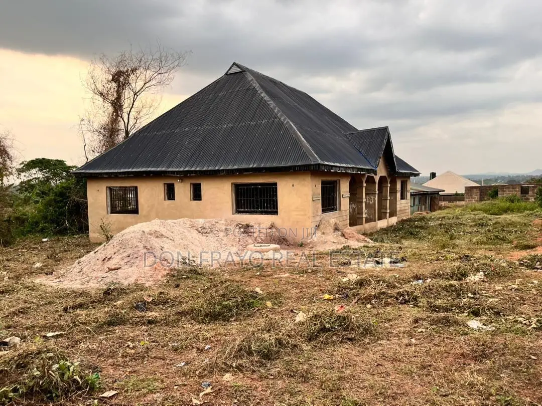 4bdrm Block of Flats in Aroro Makinde Ojoo for sale