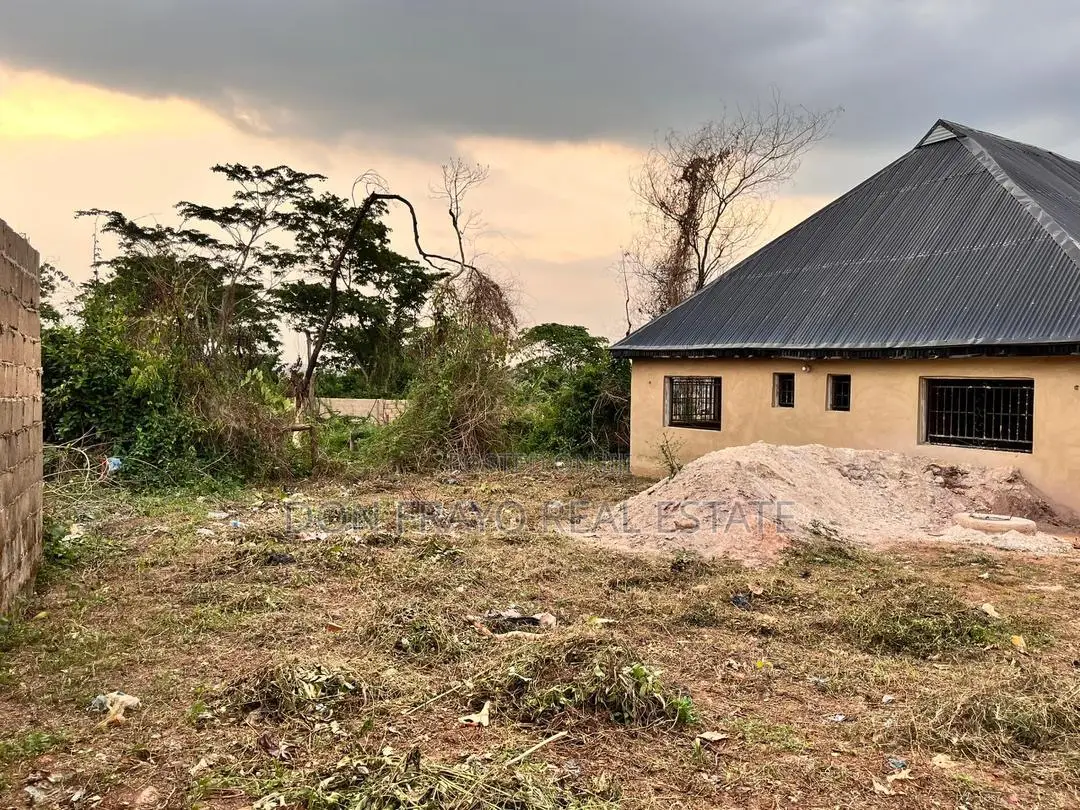 4bdrm Block of Flats in Aroro Makinde Ojoo for sale