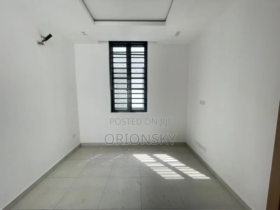 4bdrm Duplex in Chevron for sale