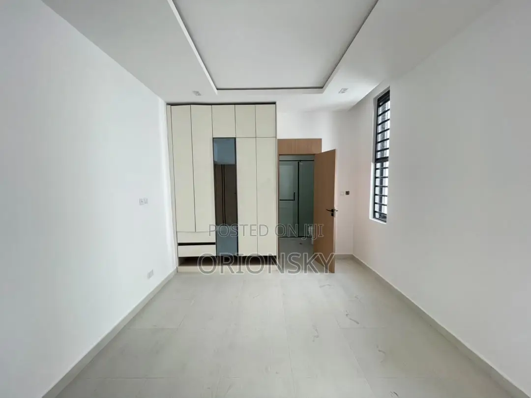 4bdrm Duplex in Chevron for sale