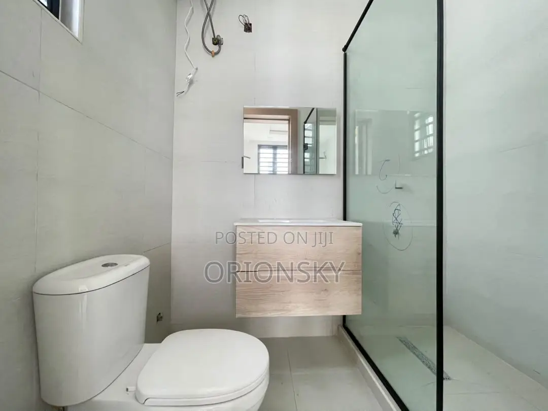 4bdrm Duplex in Chevron for sale