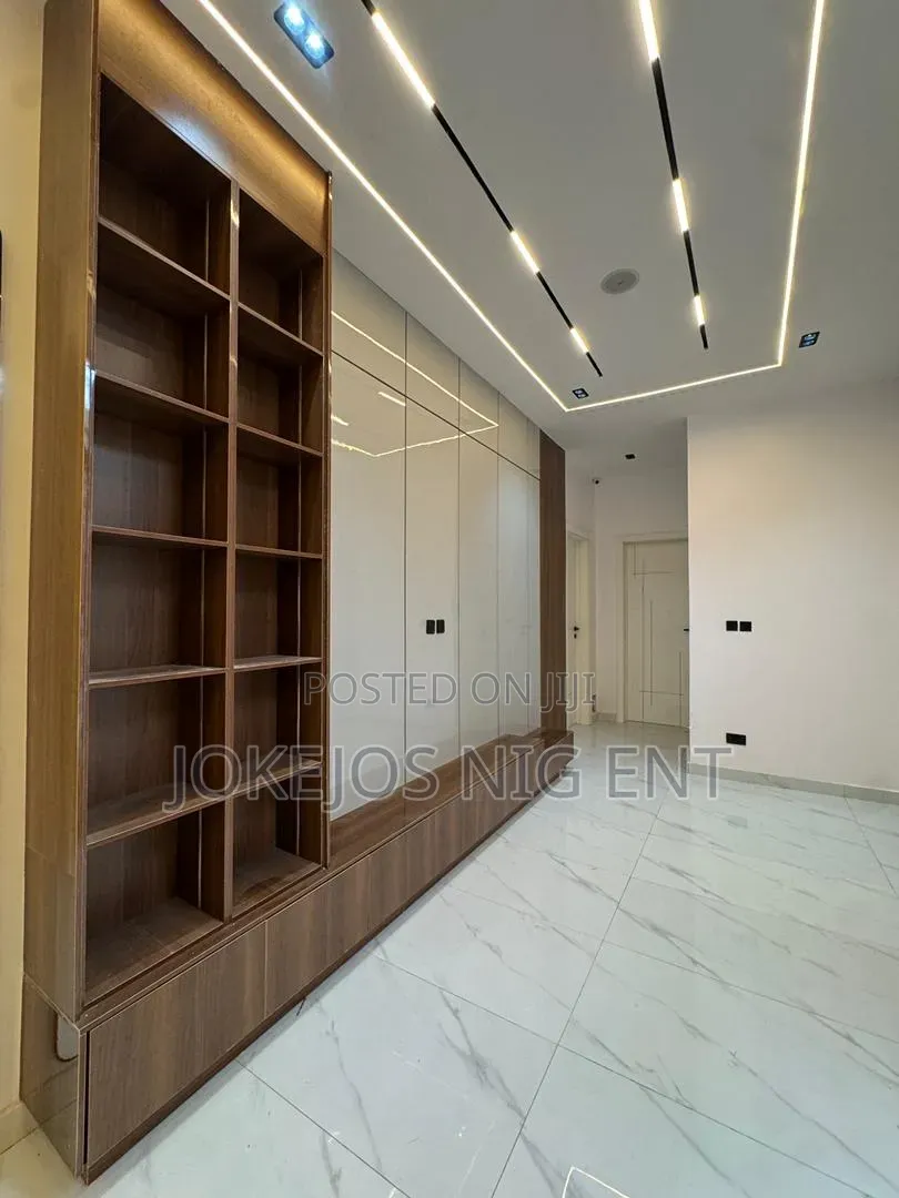 5bdrm Duplex in Ikota Gra for sale
