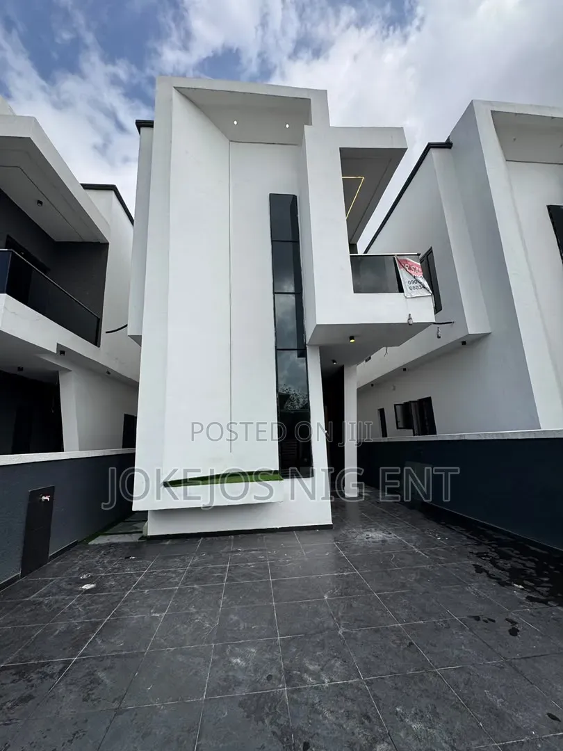 5bdrm Duplex in Thomas Estate for sale