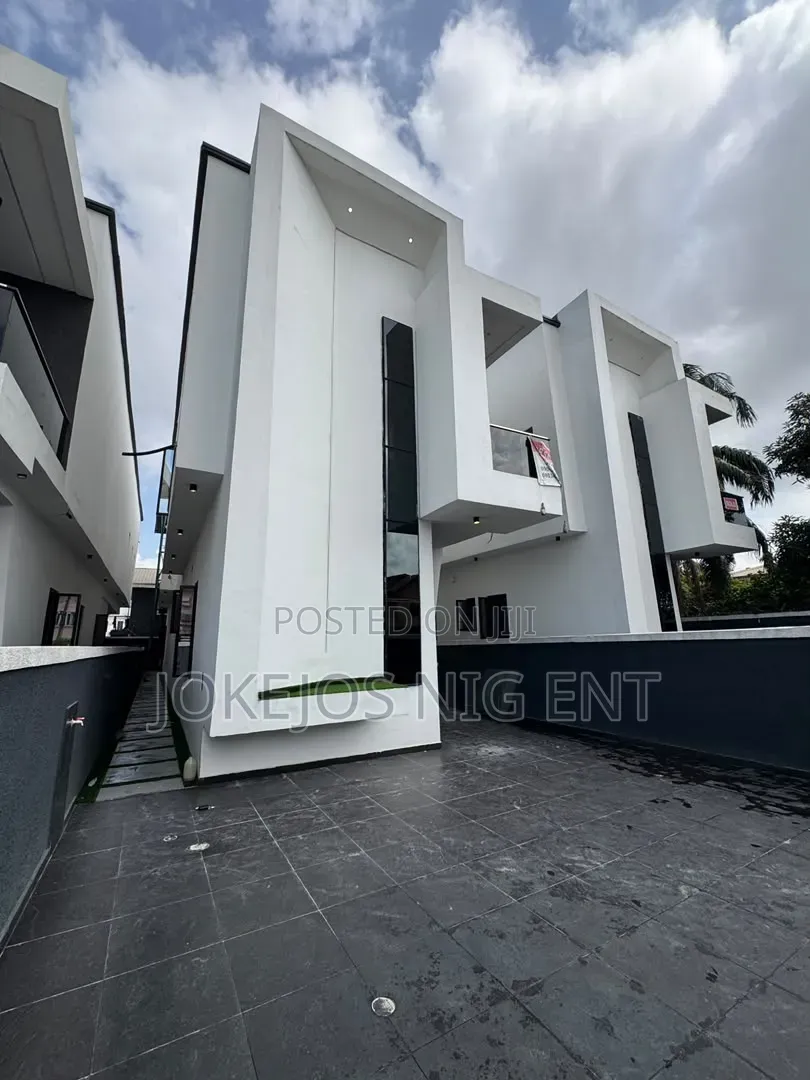 5bdrm Duplex in Thomas Estate for sale