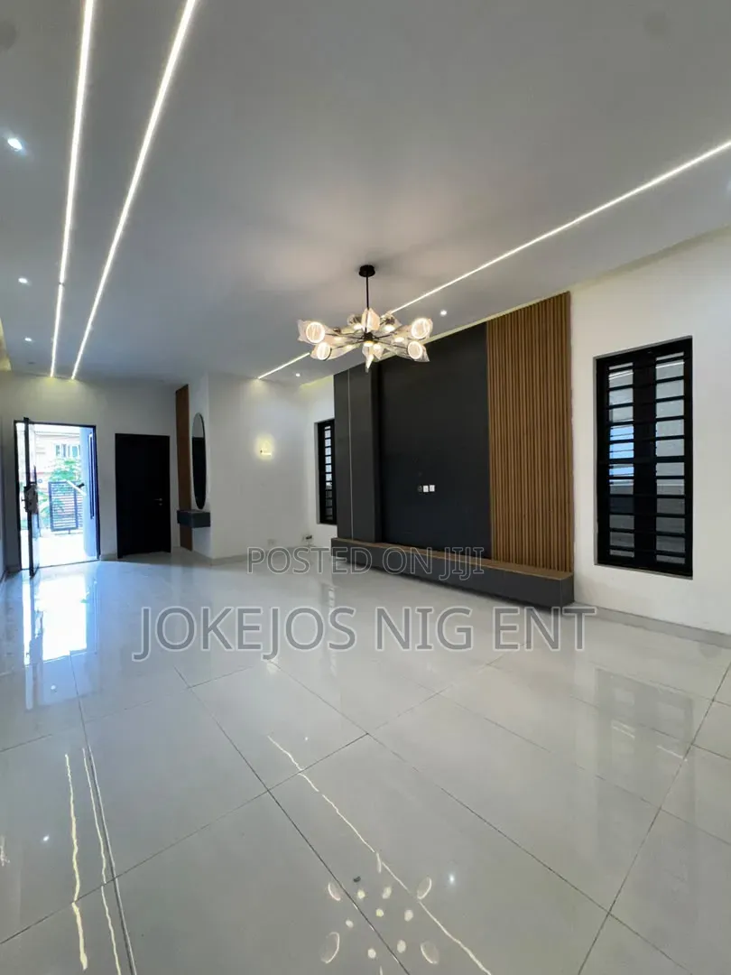 5bdrm Duplex in Thomas Estate for sale