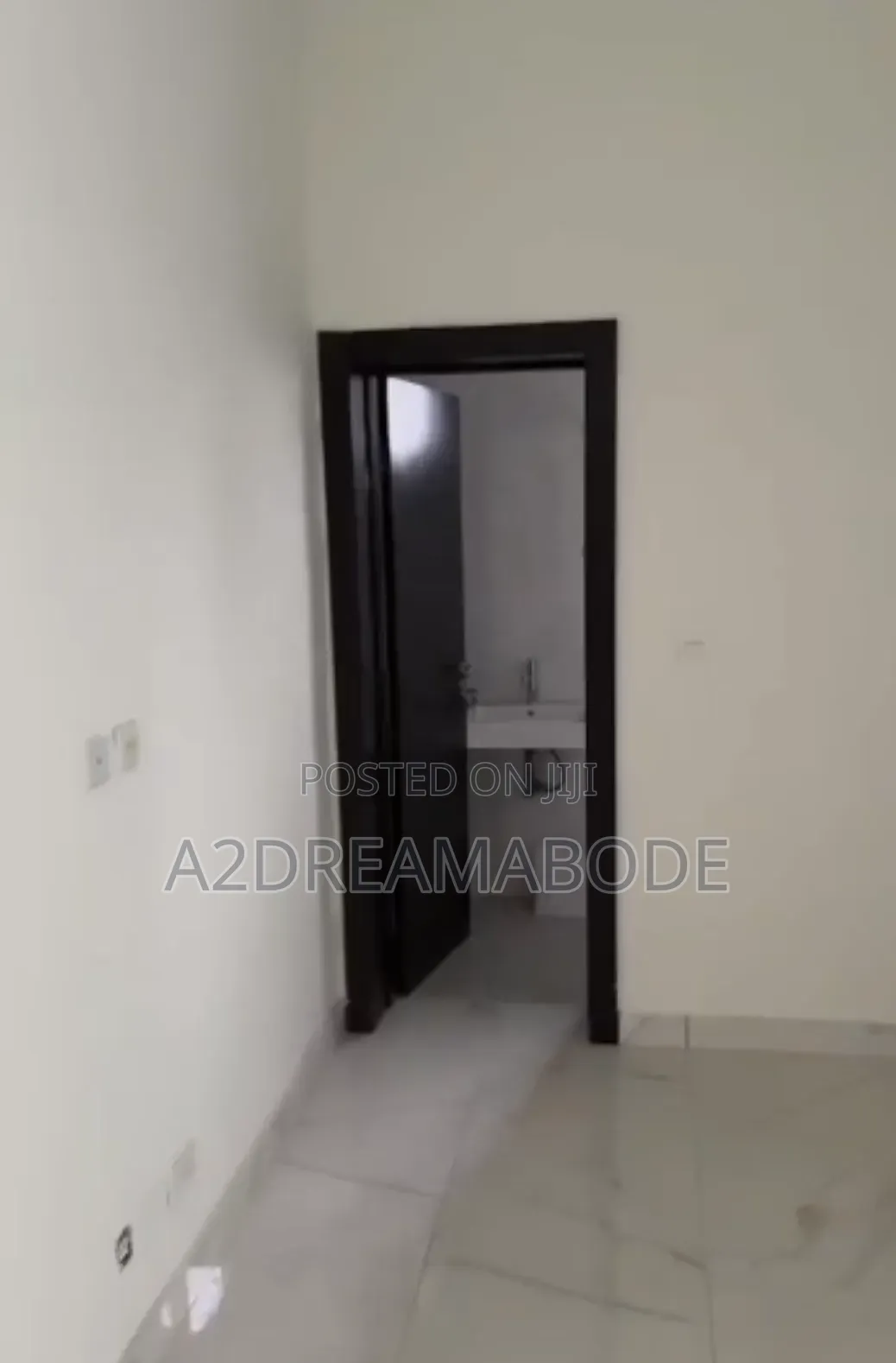 3bdrm Apartment in Ikeja Gra for rent