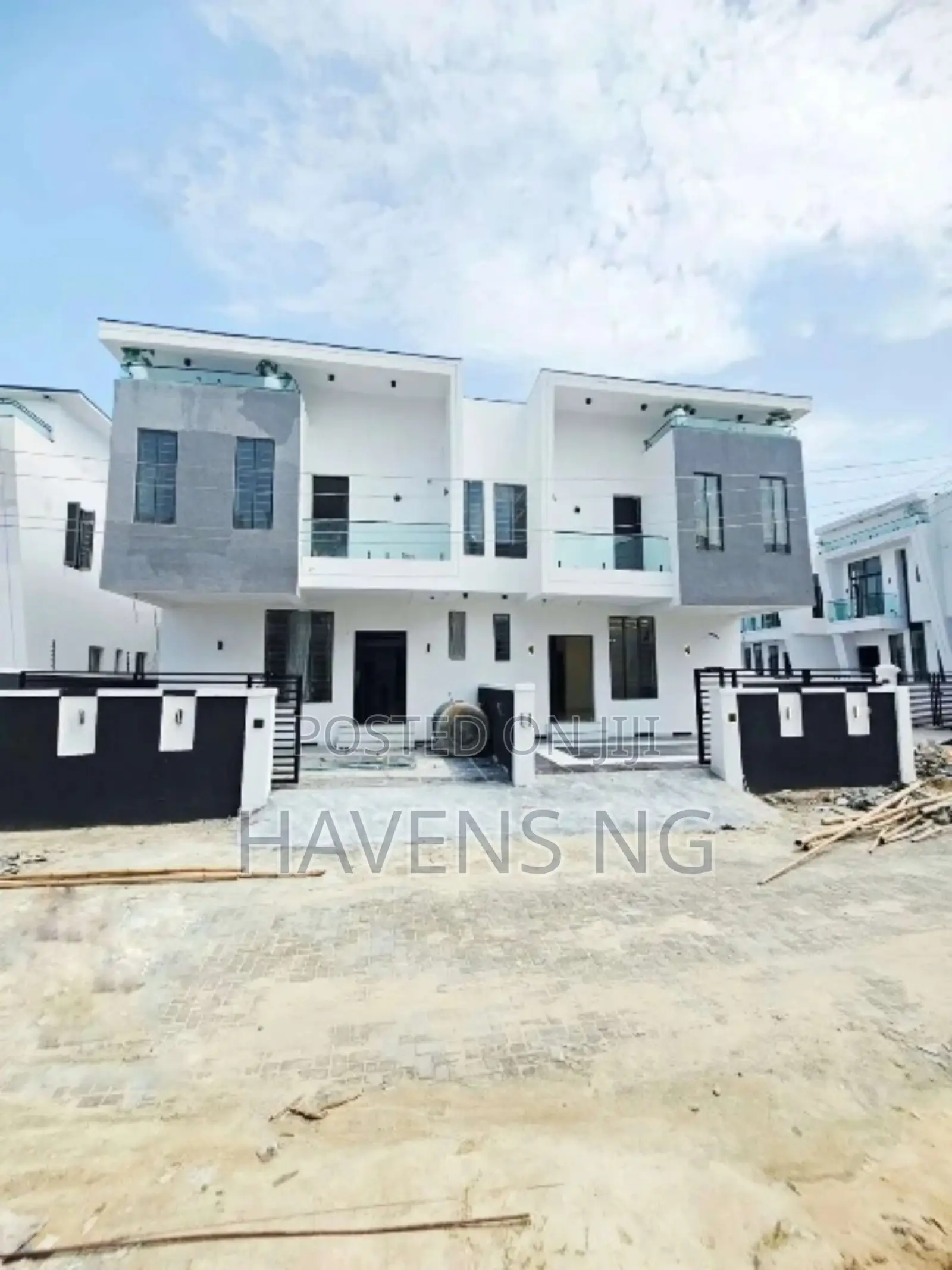 4bdrm Duplex in Lekki Phase 2 for sale