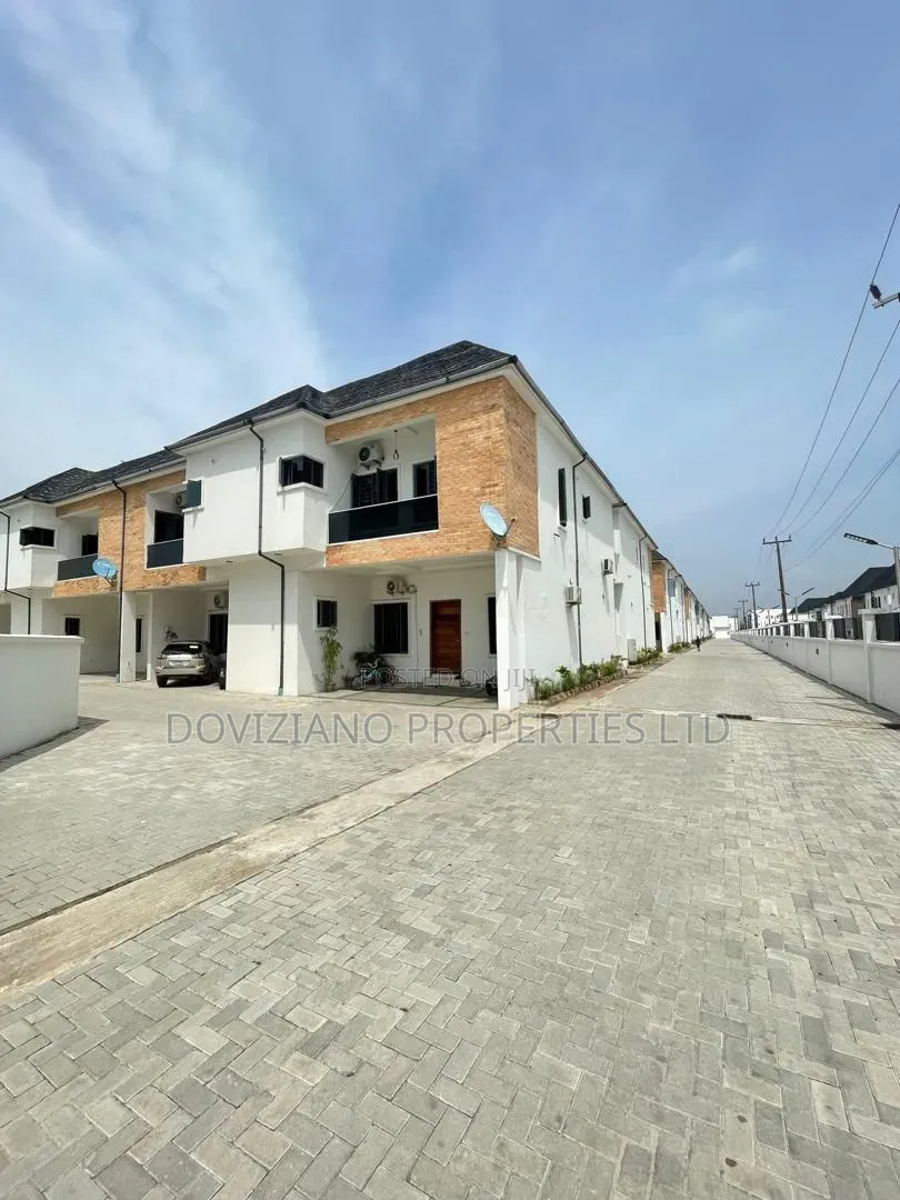 3bdrm Apartment in Ikota for sale