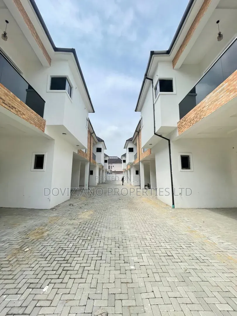 3bdrm Apartment in Ikota for sale