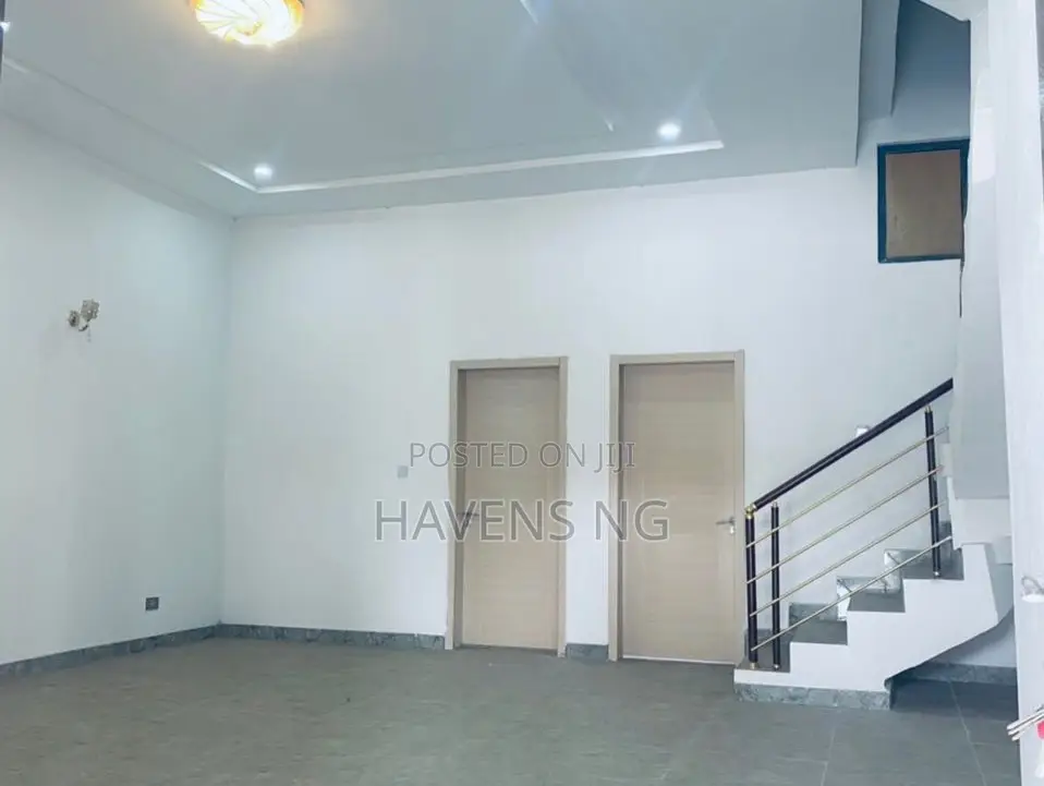 4bdrm House in Ikota for sale