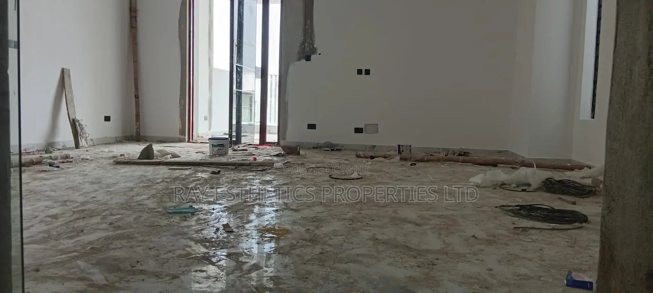 5bdrm Duplex in Bakare/Bera Estate, for sale