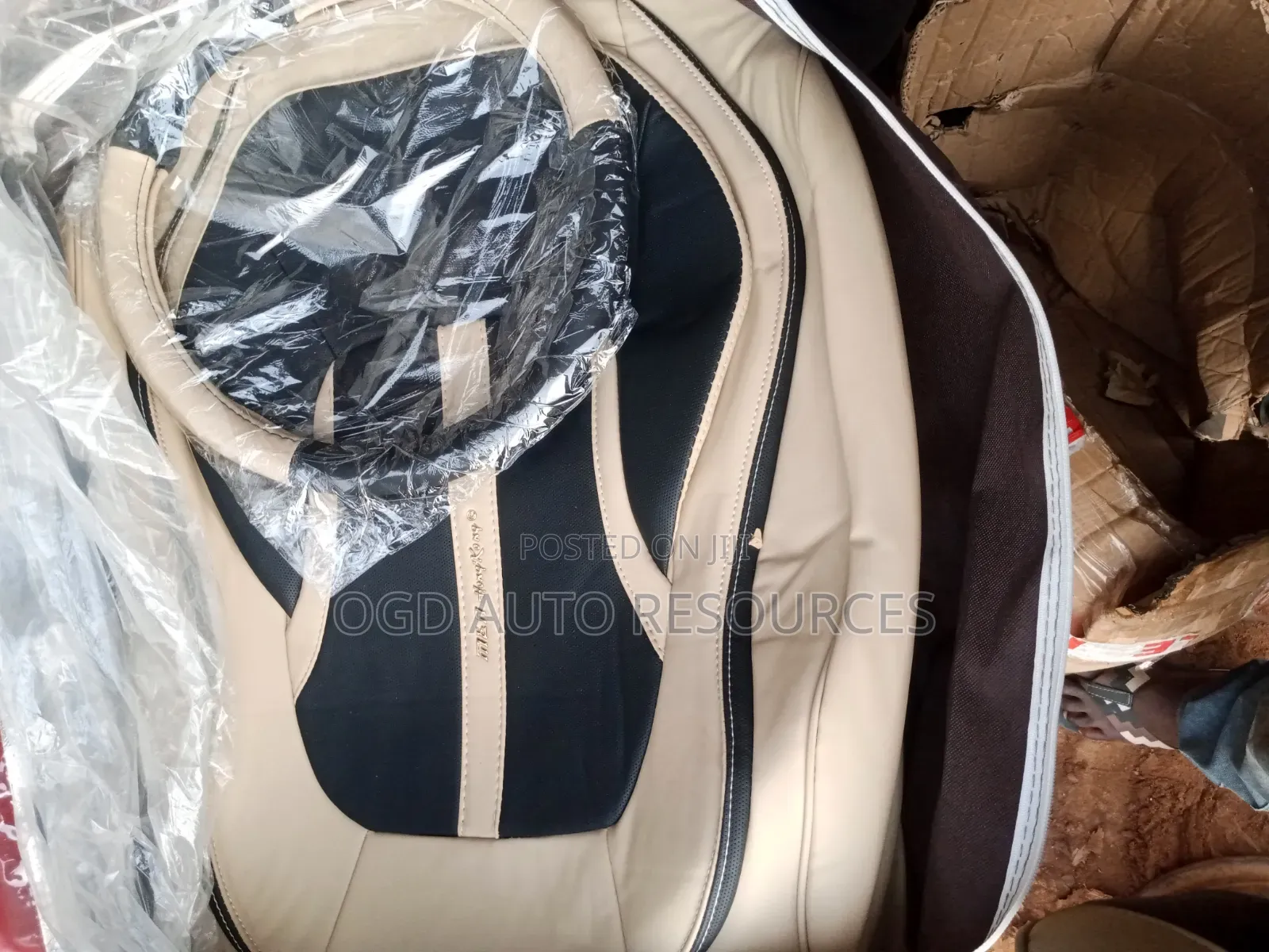 Seat Cover Executive Biege/Black Color
