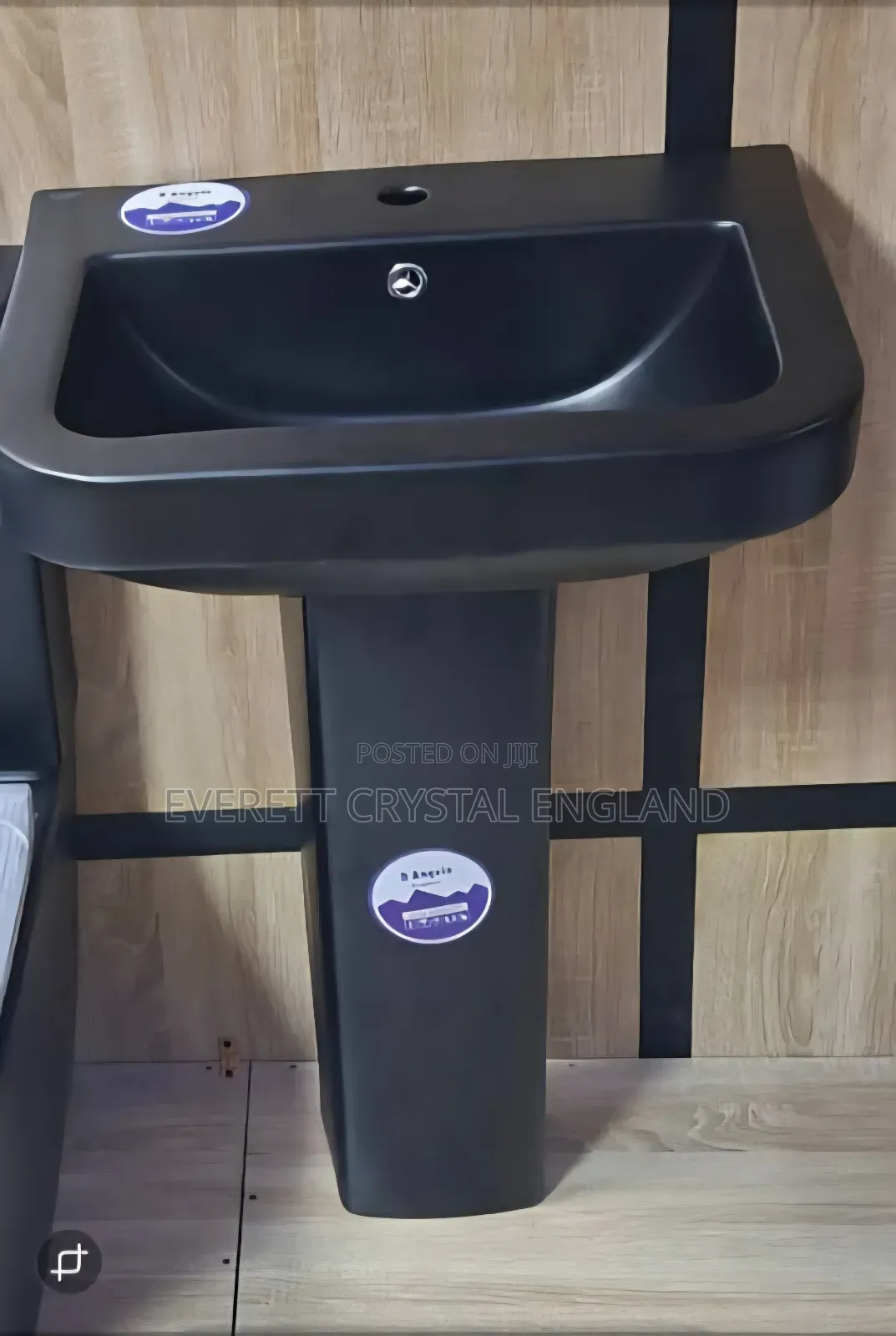 Matt Black Standing Basin and Pedestal