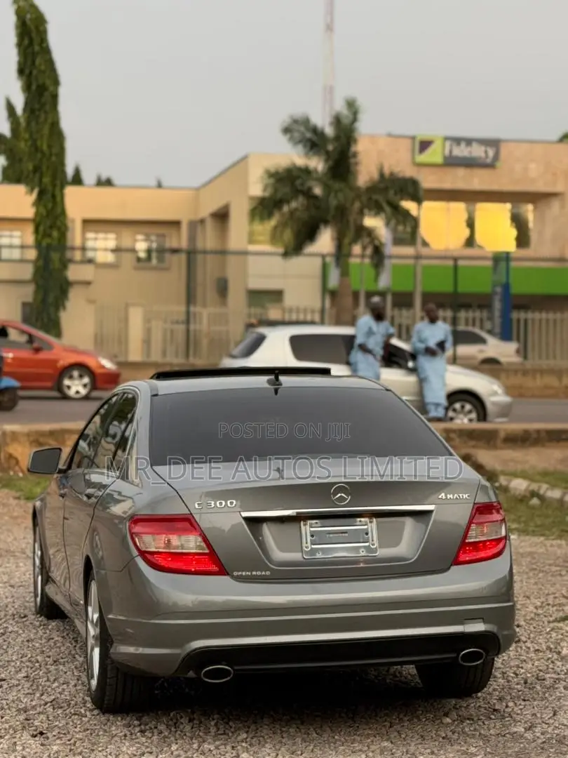 Mercedes-Benz C300 2010 Gray