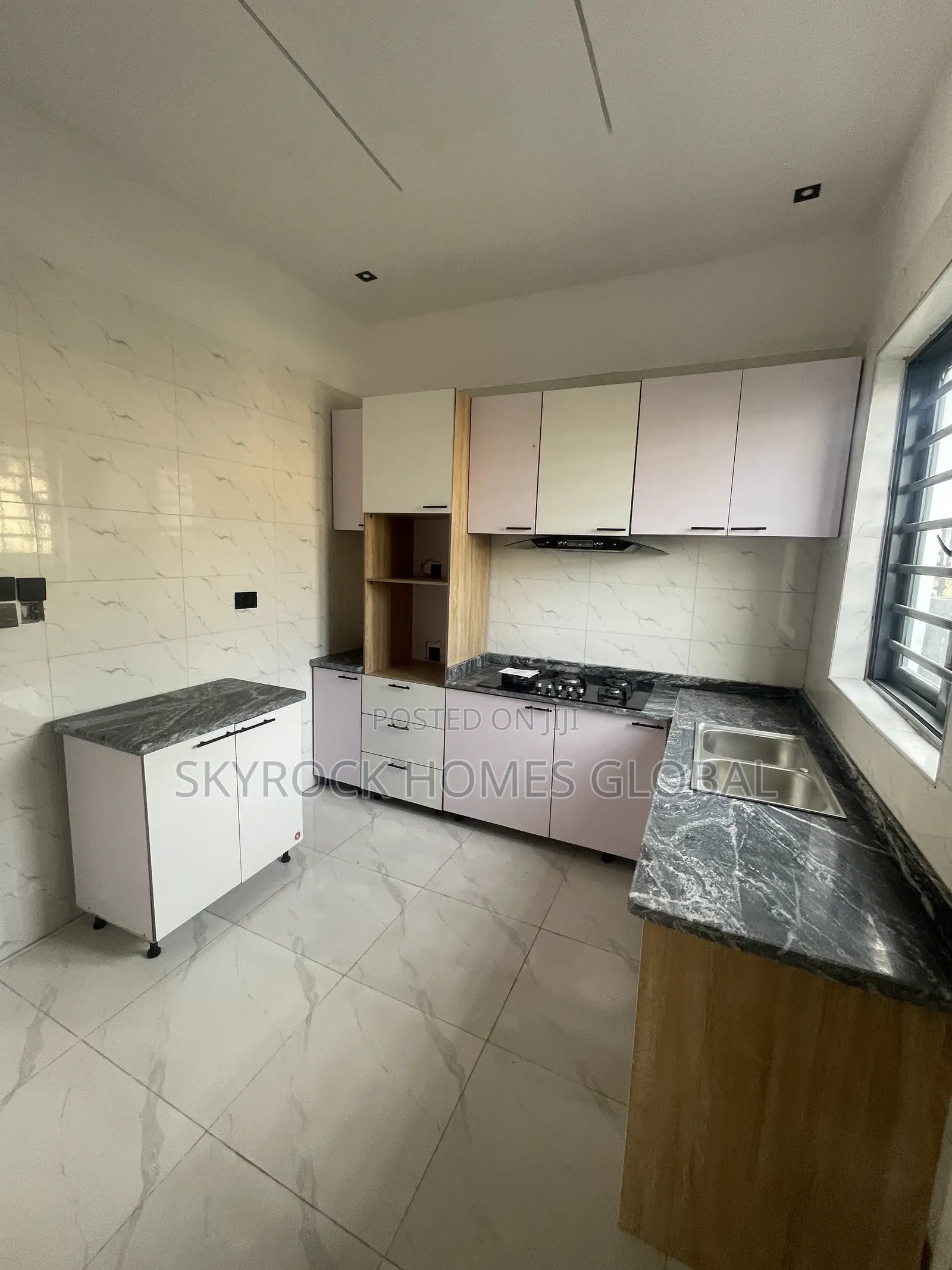 3bdrm Duplex in Thomas Estate for sale