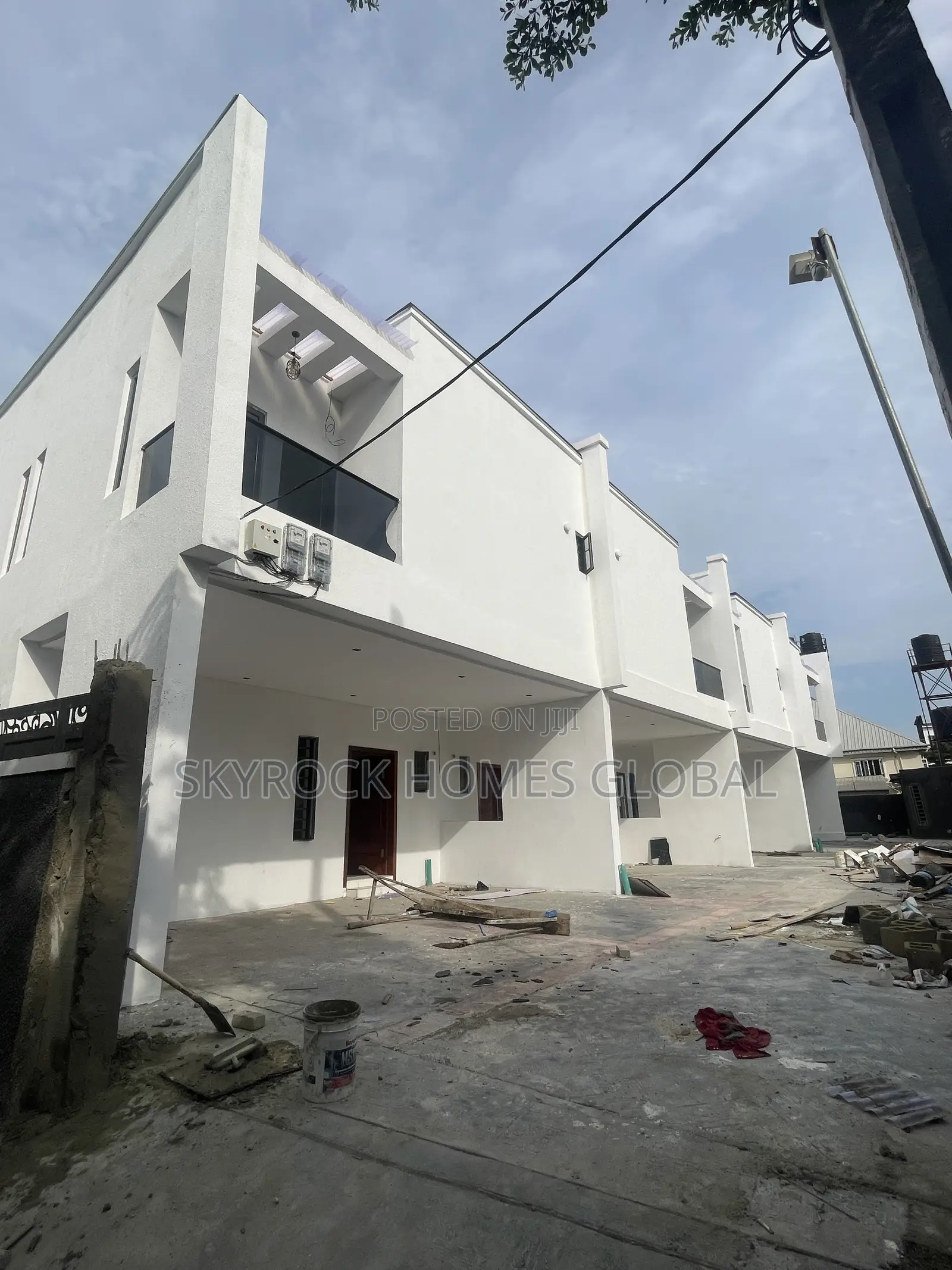3bdrm Duplex in Thomas Estate for sale