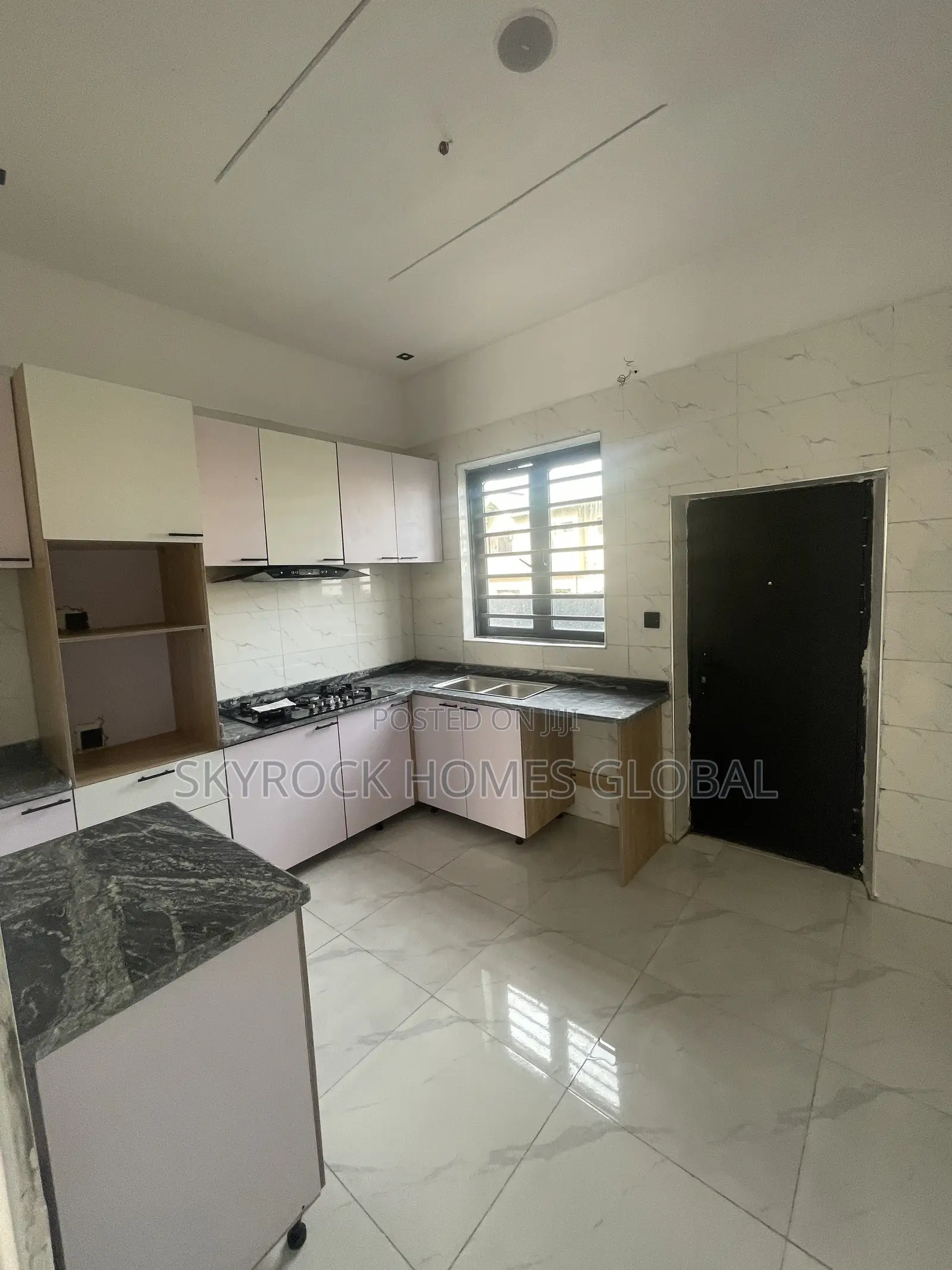 3bdrm Duplex in Thomas Estate for sale