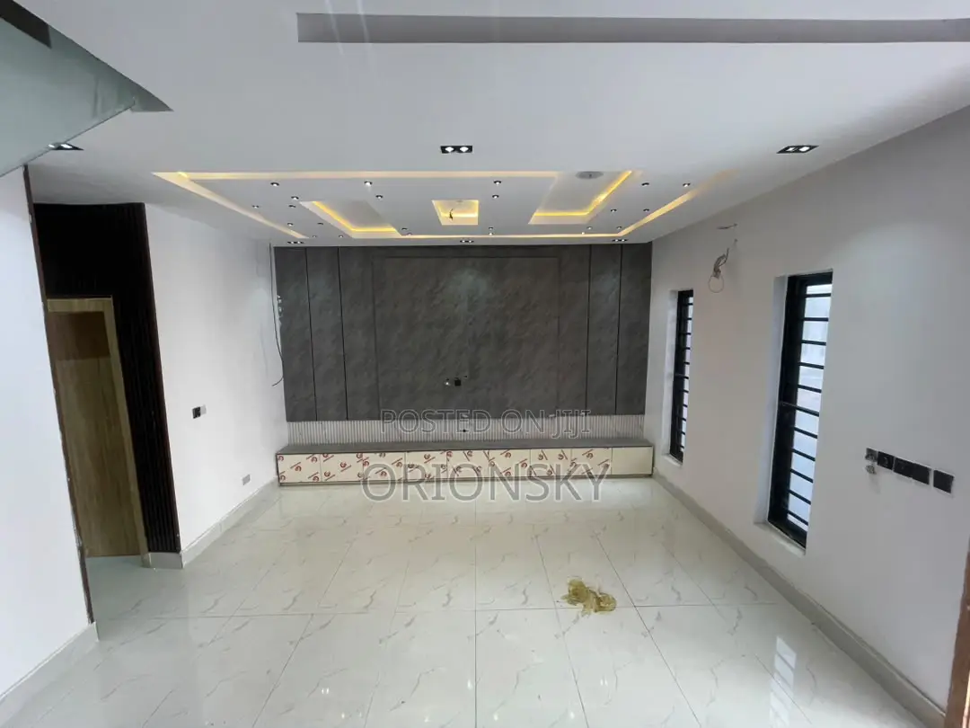 3bdrm Duplex in Thomas Estate for sale