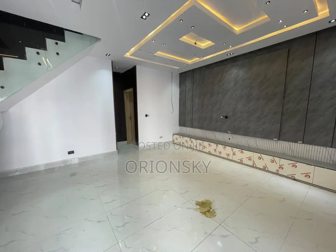 3bdrm Duplex in Thomas Estate for sale