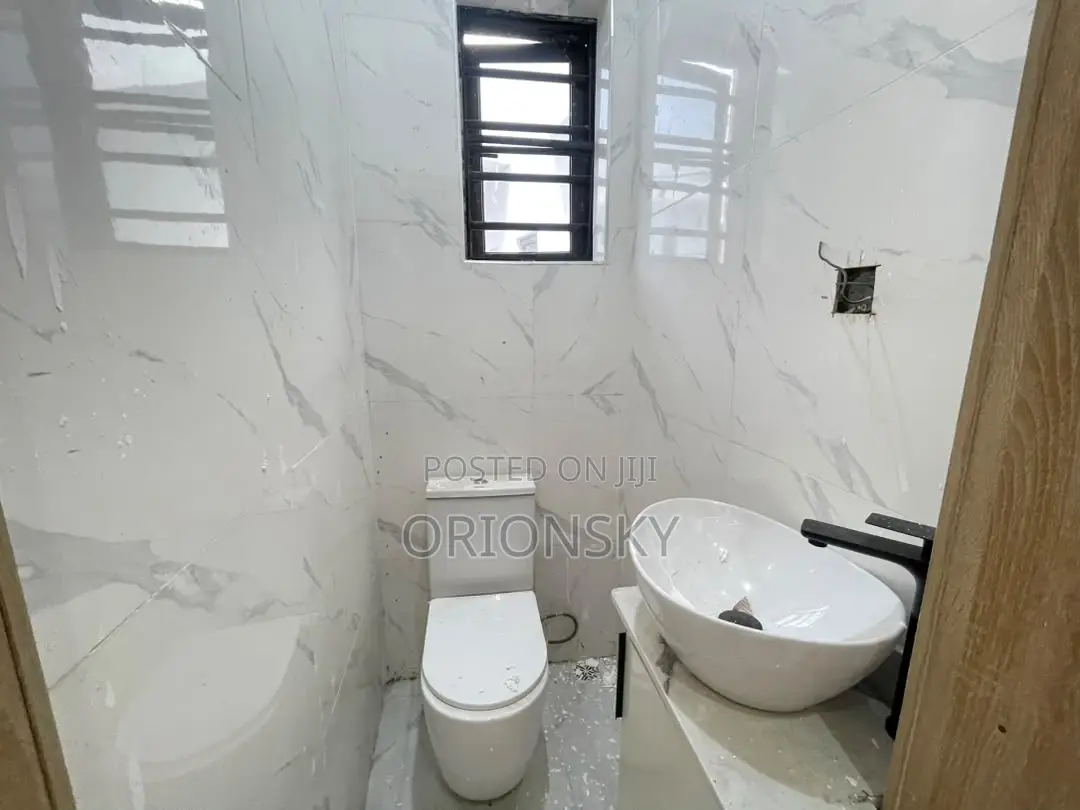 3bdrm Duplex in Thomas Estate for sale