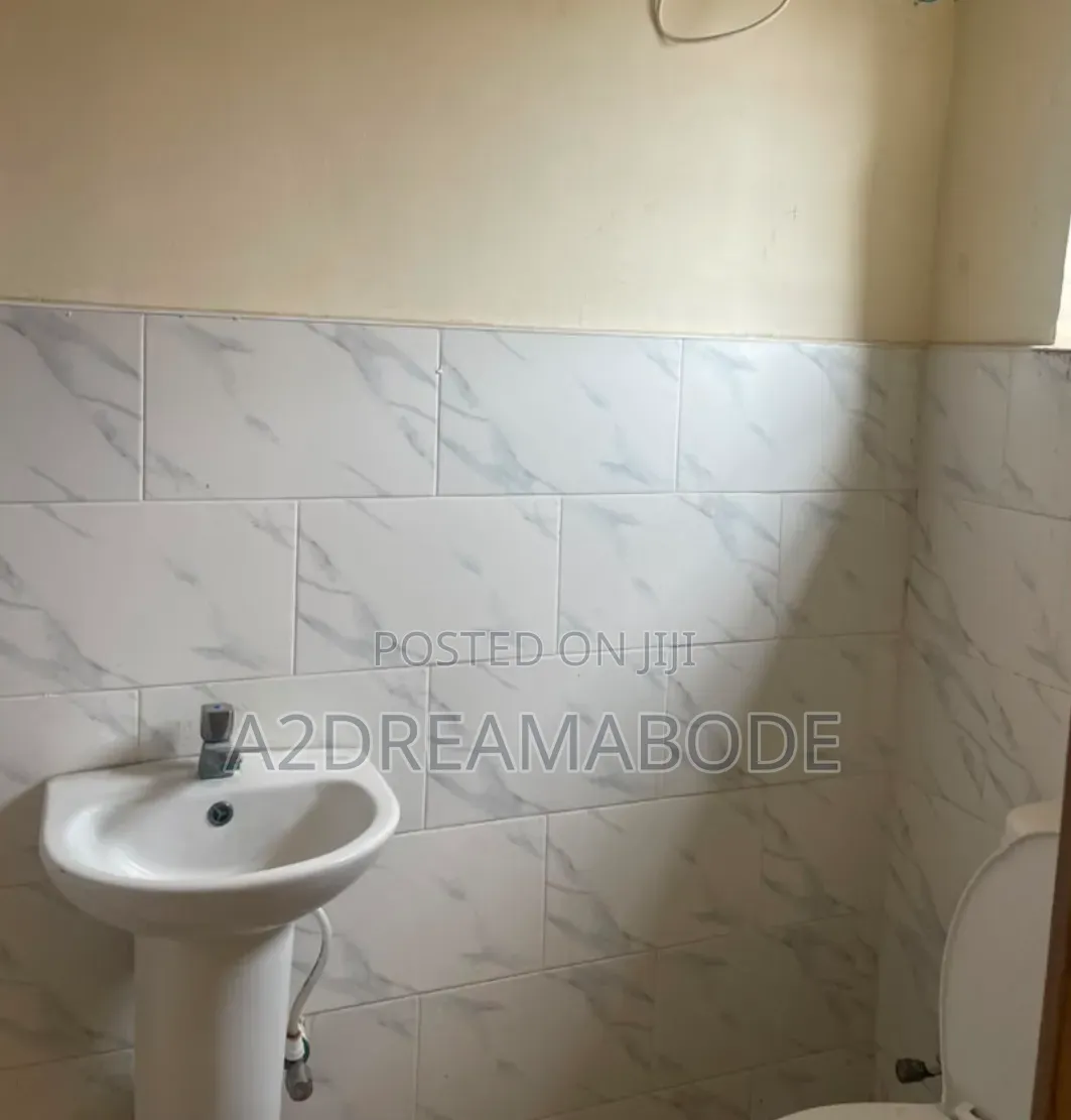 4bdrm Duplex in Magodo Phase 1 for rent