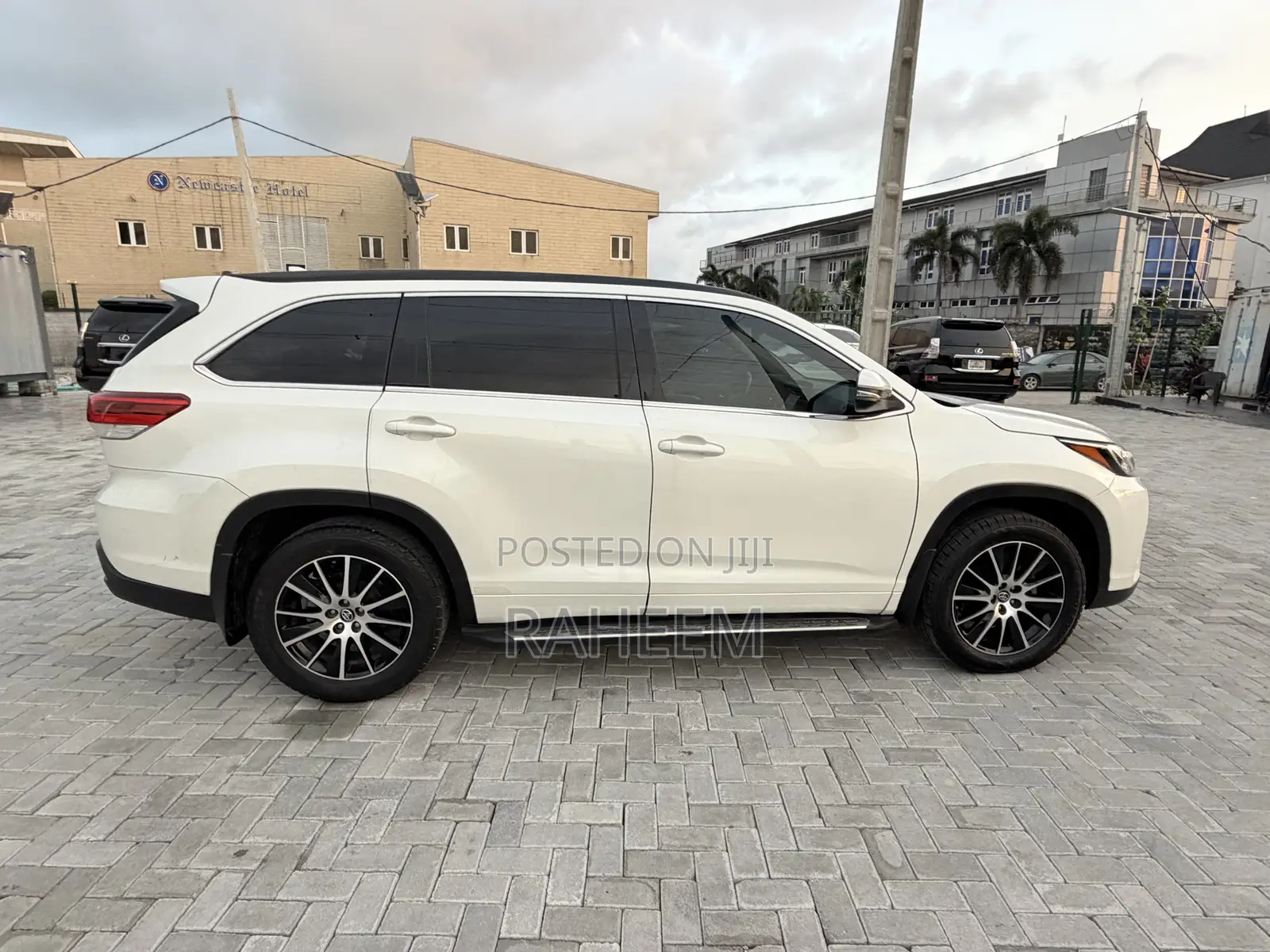 Toyota Highlander SE 4x4 V6 (3.5L 6cyl 8A) 2017 White