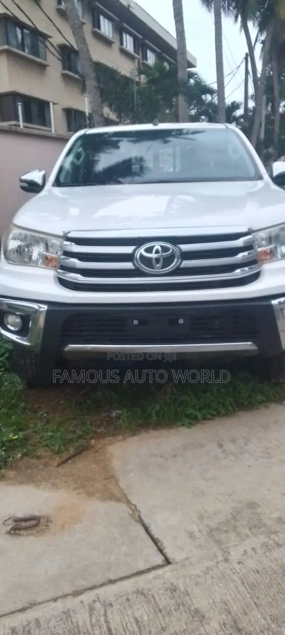 Toyota Hilux 2016 White