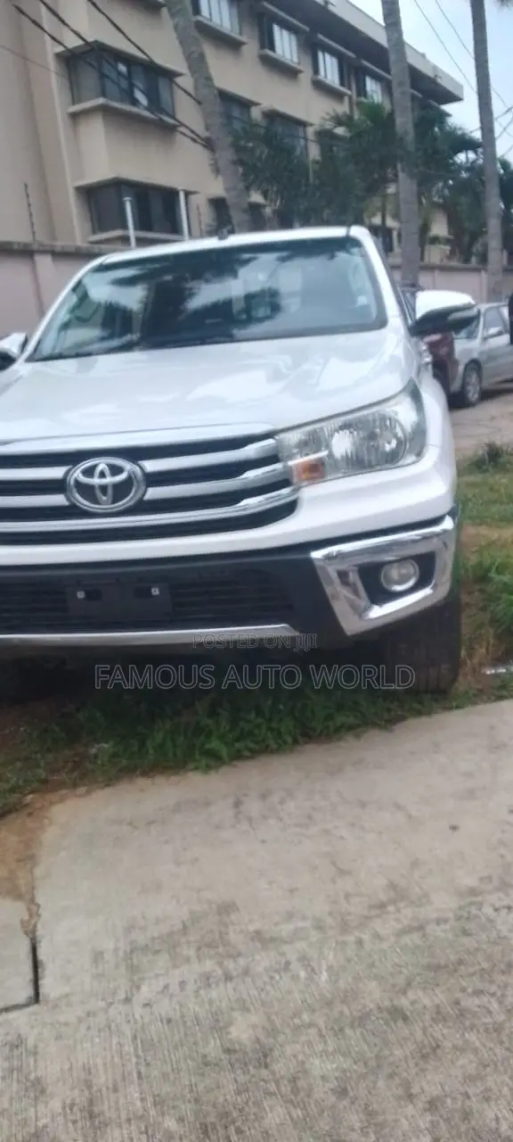 Toyota Hilux 2016 White