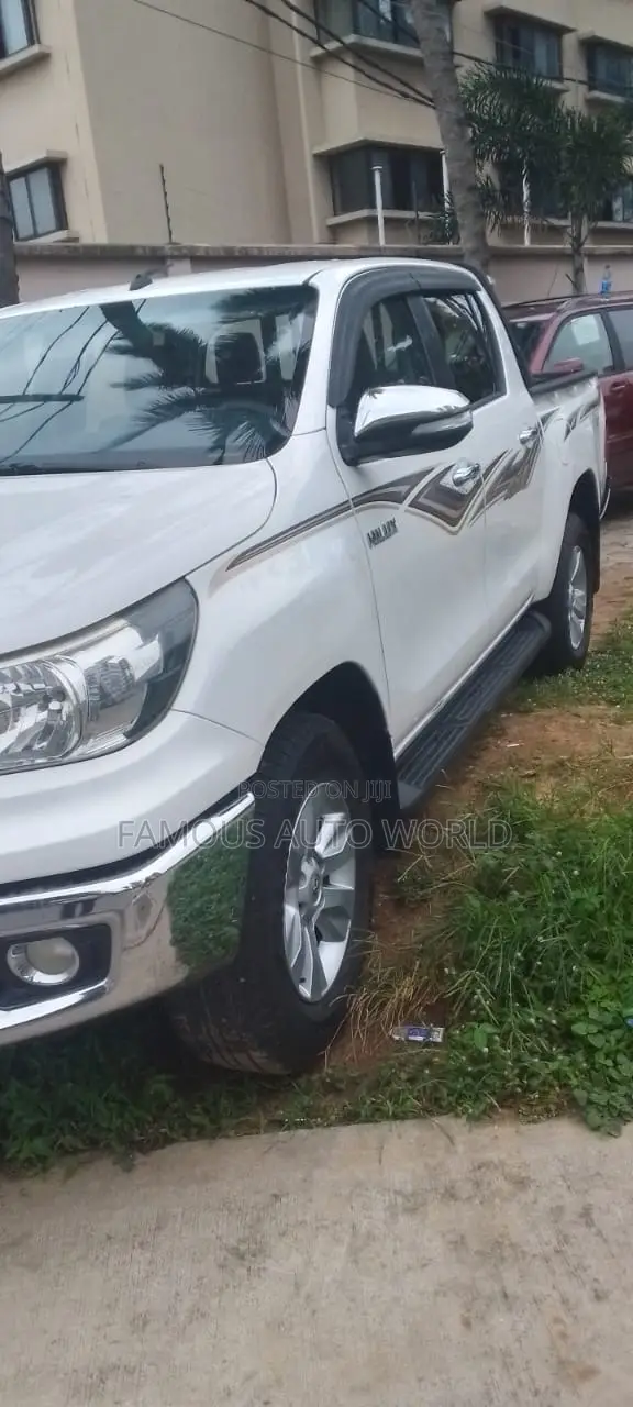 Toyota Hilux 2016 White