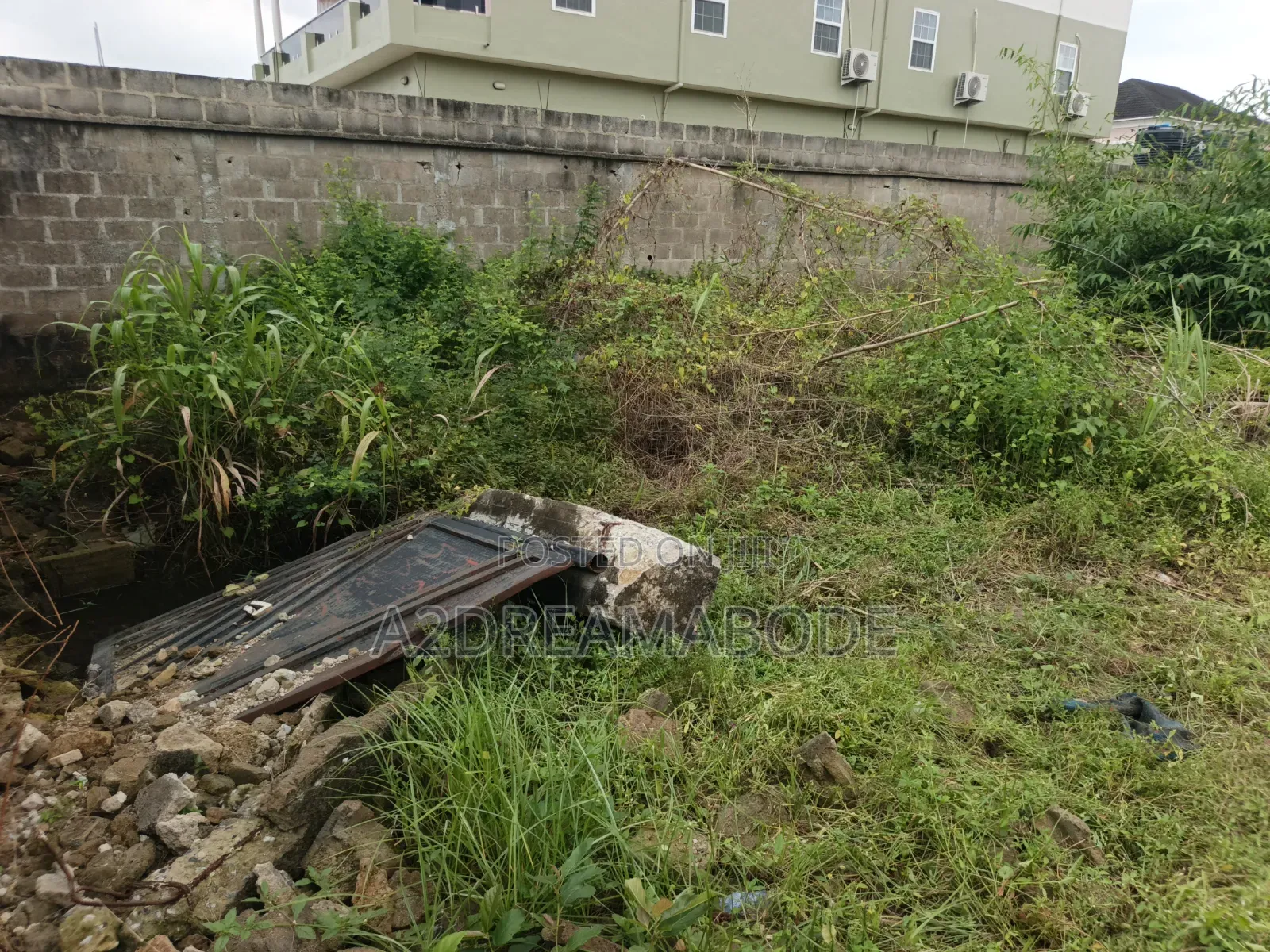 Well Placed, Fenced and Gated Land
