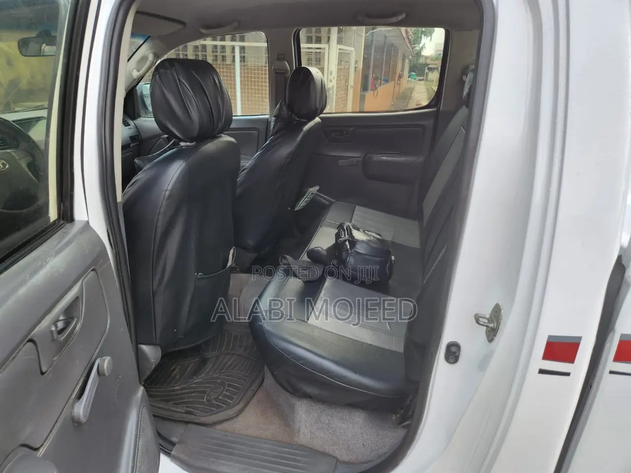 Toyota Hilux SR 4x4 2013 White